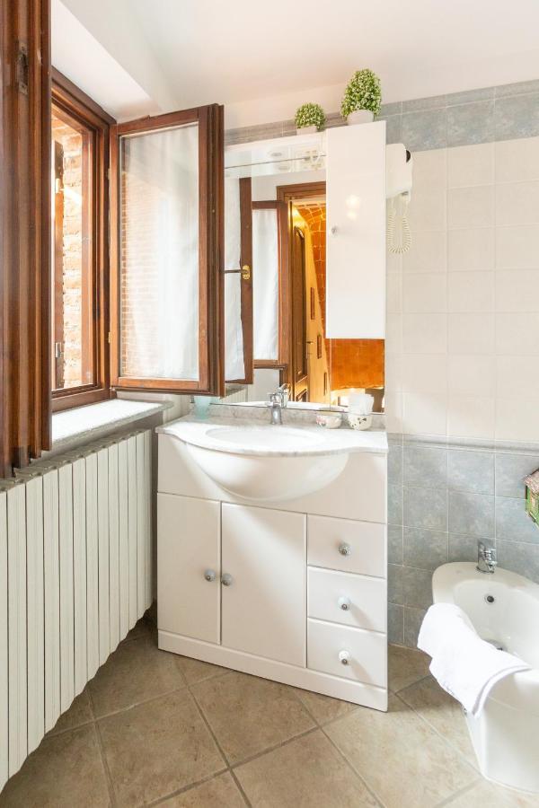 B&B Esclusivo, Nel Cuore Del Monferrato Asti Buitenkant foto